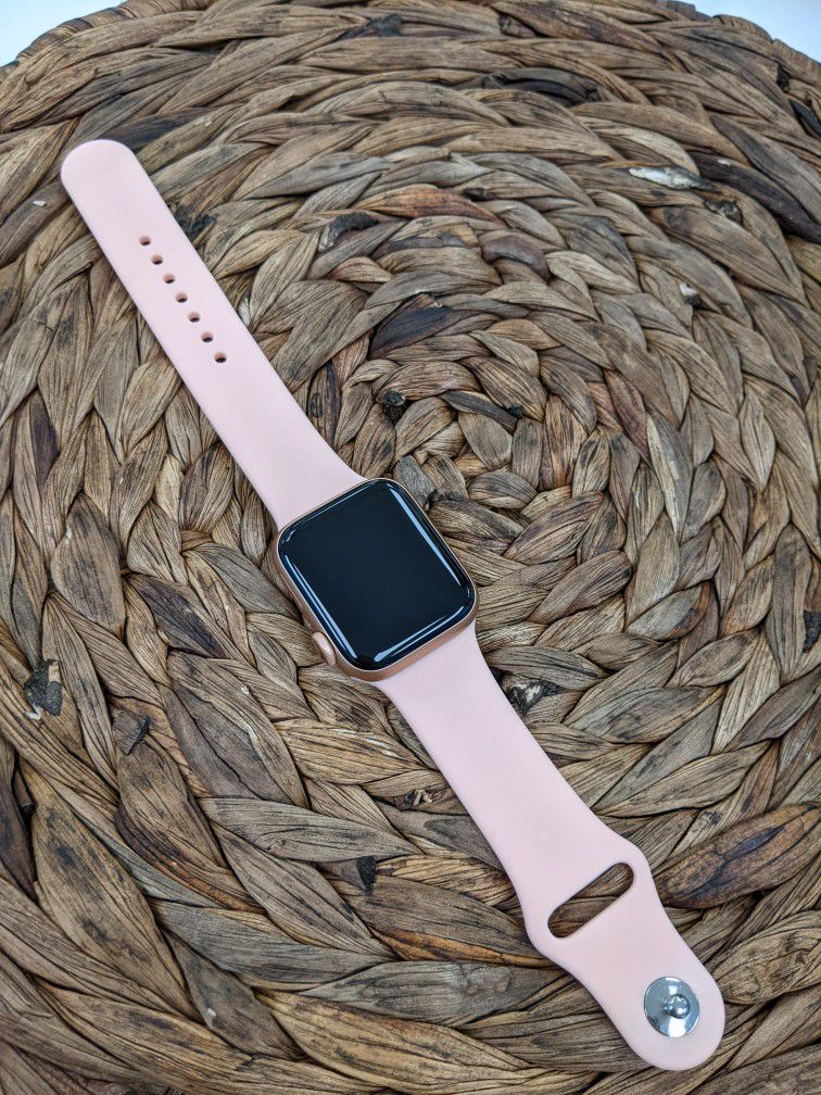 Apple Watch Series 5- Pay $1 Today To Take It Home And Pay The Rest Later! 