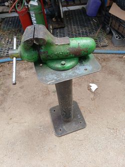VINTAGE 4 INCHE WILTON BUIIET VISE