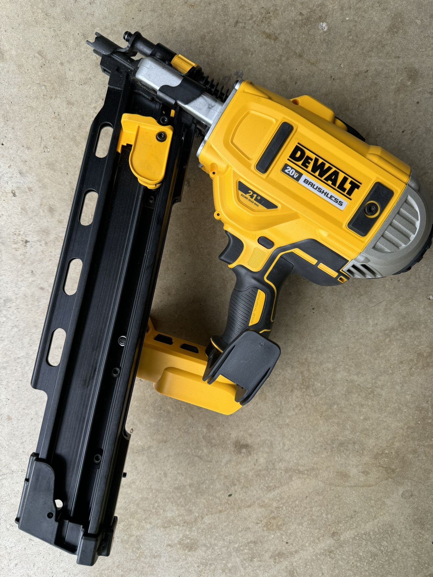 Dewalt 21 Plastic Collated Framing Nailer ONLY TOOL Tools & Machinery