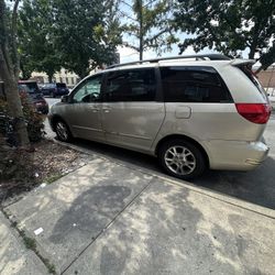 2004 Toyota Sienna