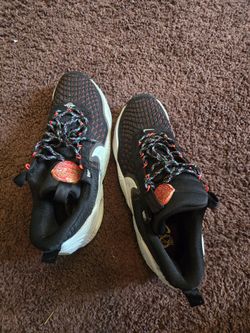 Nike Black basketball shoes