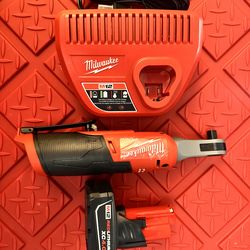 M12 FUEL 12-Volt Lithium-Ion Brushless Cordless High Speed 3/8 in. Ratchet and battery 4.0 and charger