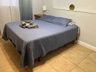 QUEEN SIZE BED:  BOX SPRING,, MATRESS, FRAME & BEDDING