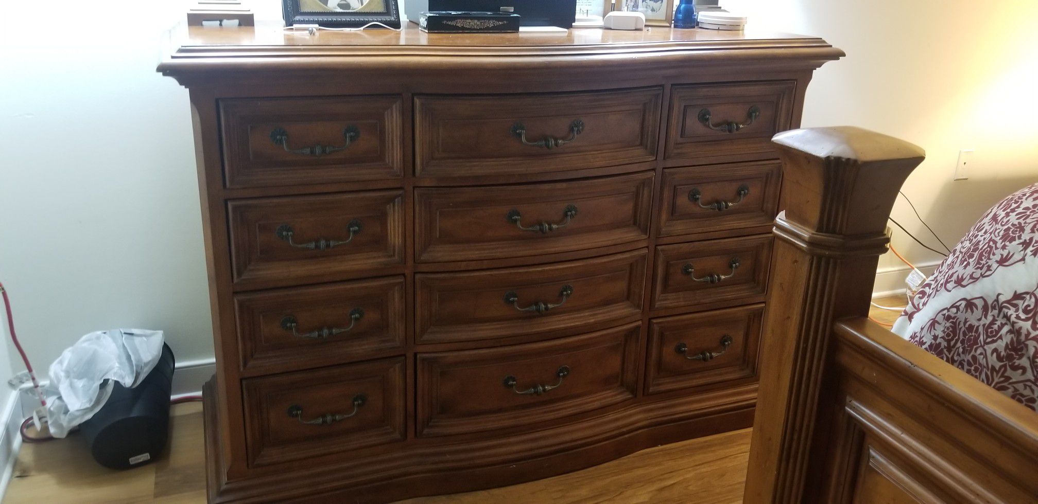 "American Drew Furniture" Traditional 12-Drawer Dresser