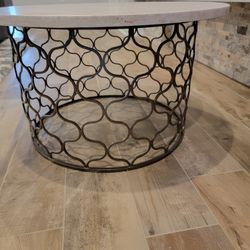 34 Inch Round Tables