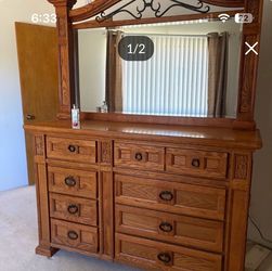 Dresser set