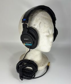 Sony MDR-7506 Professional Large-Diaphragm On-Ear Wired Monitor Headphones