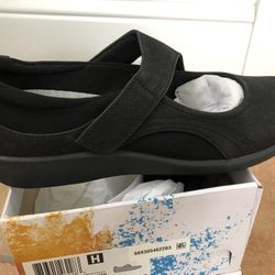 Brand new Ladies Shoes- Reduced