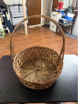 Medium Natural Wicker Basket – Decorative Storage Basket