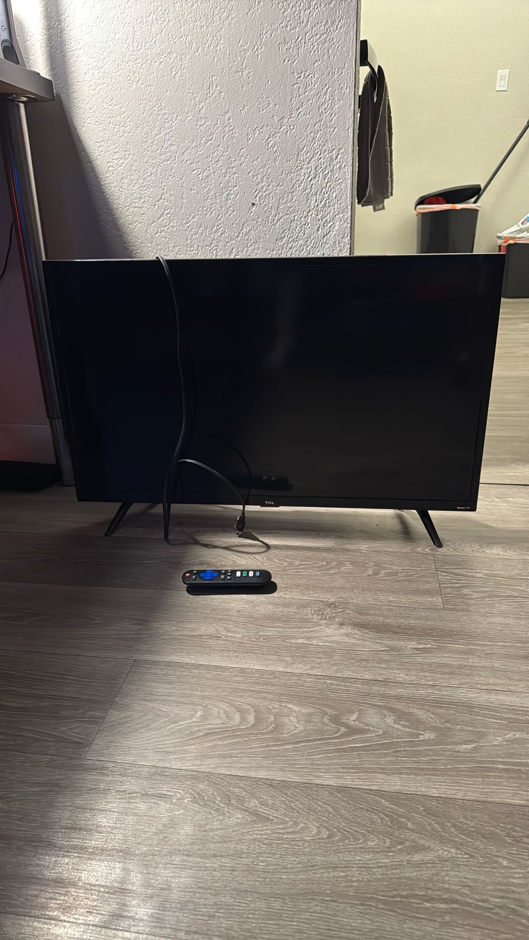 Roku TCL Smart TV (28 Inches)