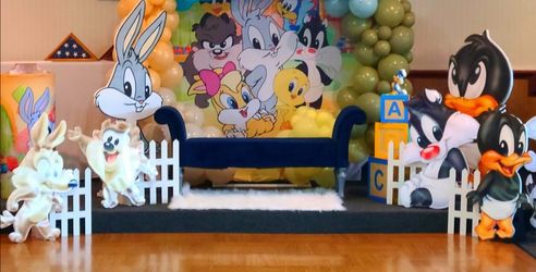 Selling 9, Looney Tunes character props for party