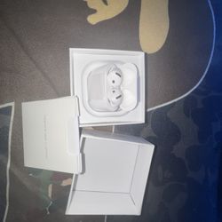 Apple Gen 4 AirPods ANC