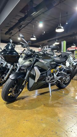 2025 Ducati Street fighter v2