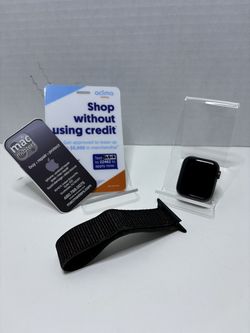 Apple Watch Series 4, 40mm, Wifi, Black Aluminum Case, Black Sport Loop Band 