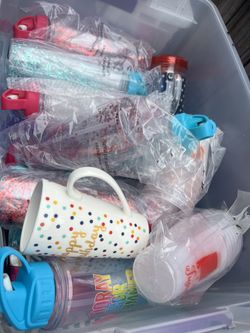 De Todo Un Poco Ropa Y Vasos