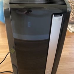 Portable Air Conditioner - Delonghi 4 in 1,  12,500  BTU