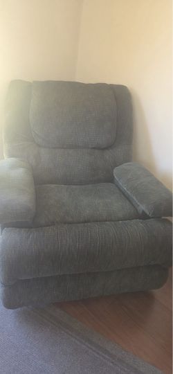 Recliner/massage chair
