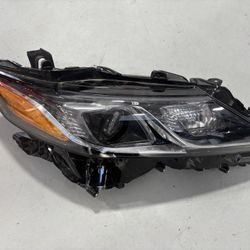 2018 Camry LE Projector Headlight - Passenger Side 