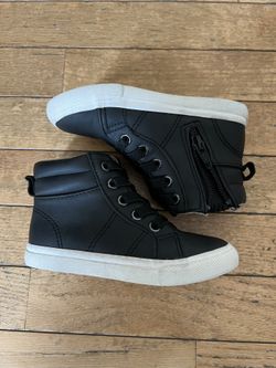 Boys Sneaker Boots Size 8.