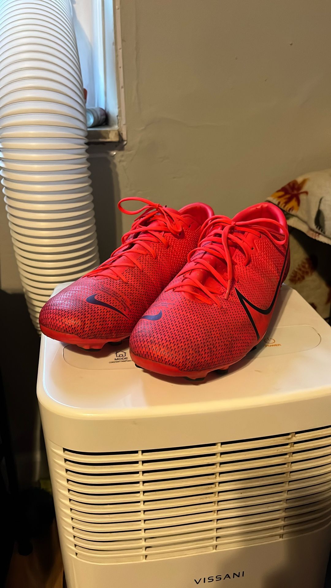 Mercurial Vapor 13 Club MG 'Laser Crimson'