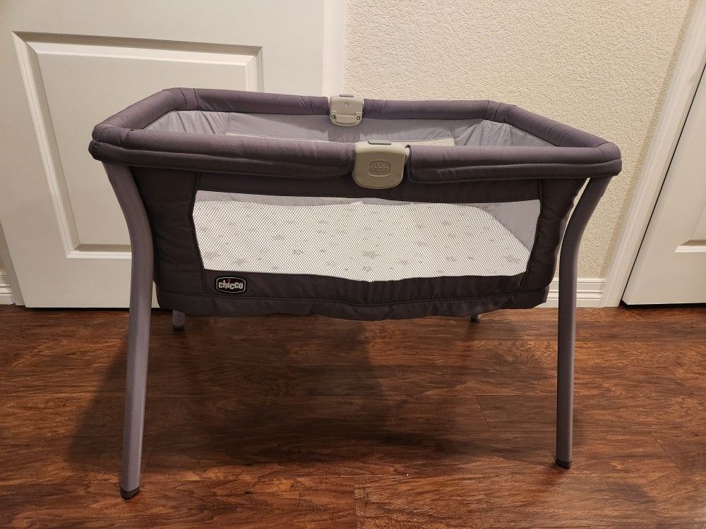 Portable Bassinet With Matress