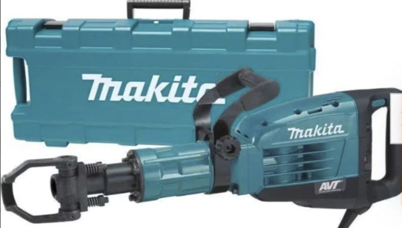 New Makita HM1317CB 42 lb. AVT 14 Amp Demolition Jack Hammer, 1-1/8" Hex bits. NEW