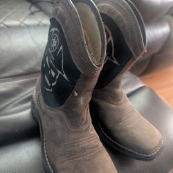 Ariat Boots size 3.5 Boys
