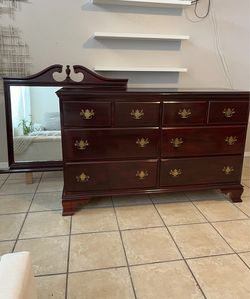 Solid wood, Dresser 8 clean and easy open drawers, sturdy/strong