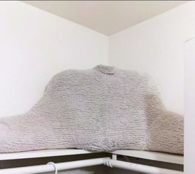 High back bed rest / reading pillow