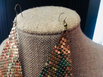 Chandelier type earrings