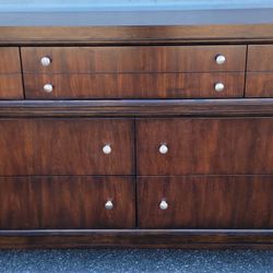 (FREE DELIVERY) Hooker Furniture Ludlow 7 Drawer Dresser 