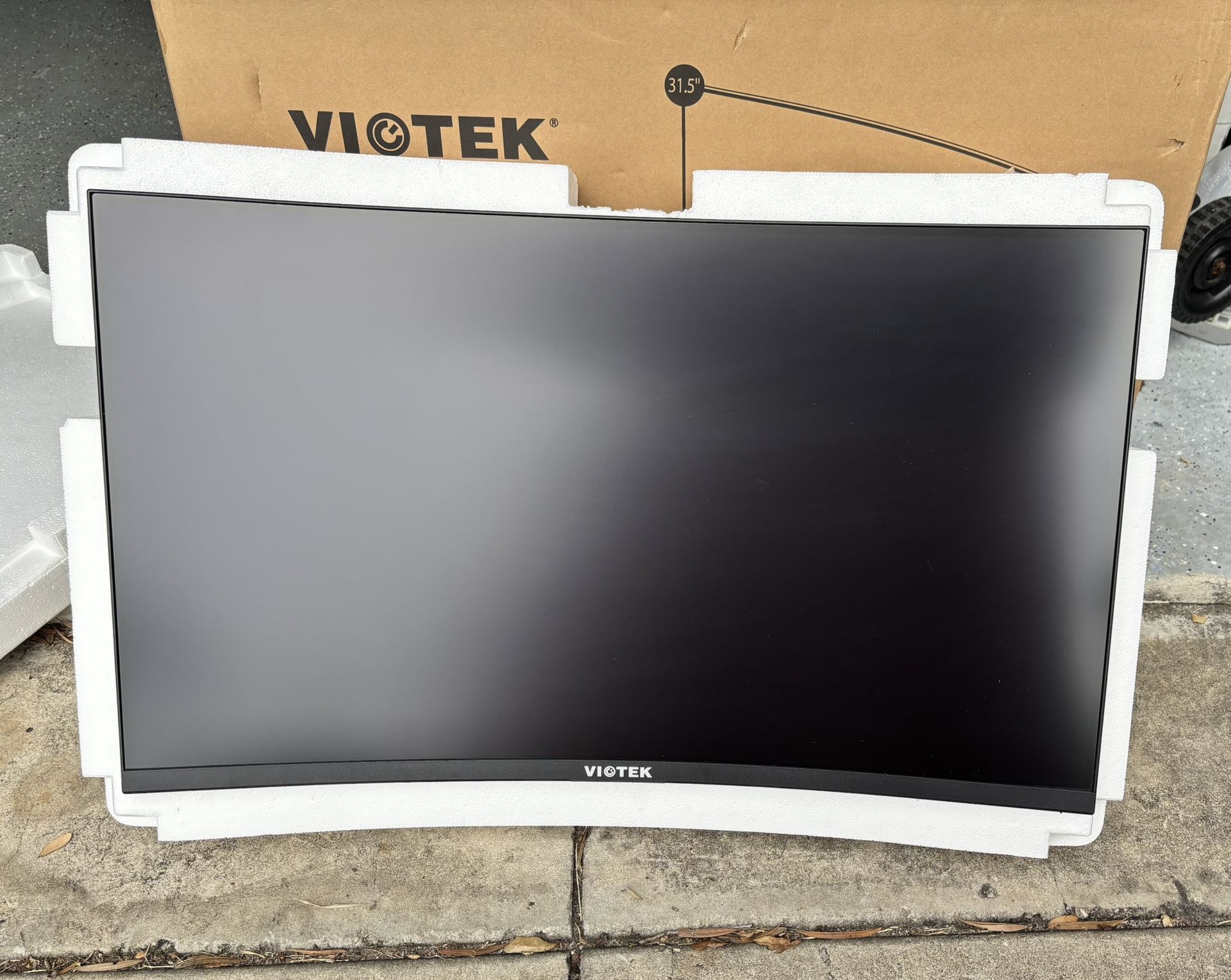 Viotek GNV32DBE 32” Curved QHD Gaming Monitor (1440p / 165 Hz)