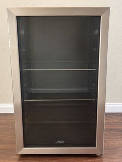 Arctic King 115-Can Beverage Refrigerator / Mini Fridge