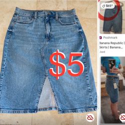 $5 like New Women Jean Skirt 99% Cotton Banana Republic size 8 mint condition