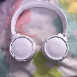 white JBL head phones 
