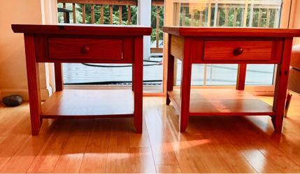 Set of 2 end tables bedroom or living room
