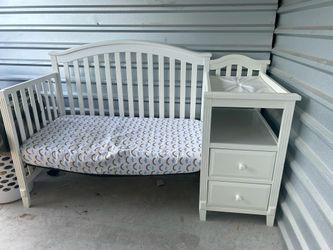 crib with changing table