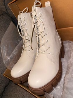 Dirty laundry white Boots size 9