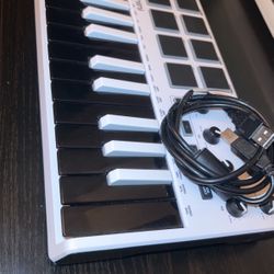 Akai MPK Mini Black And White MIDI
