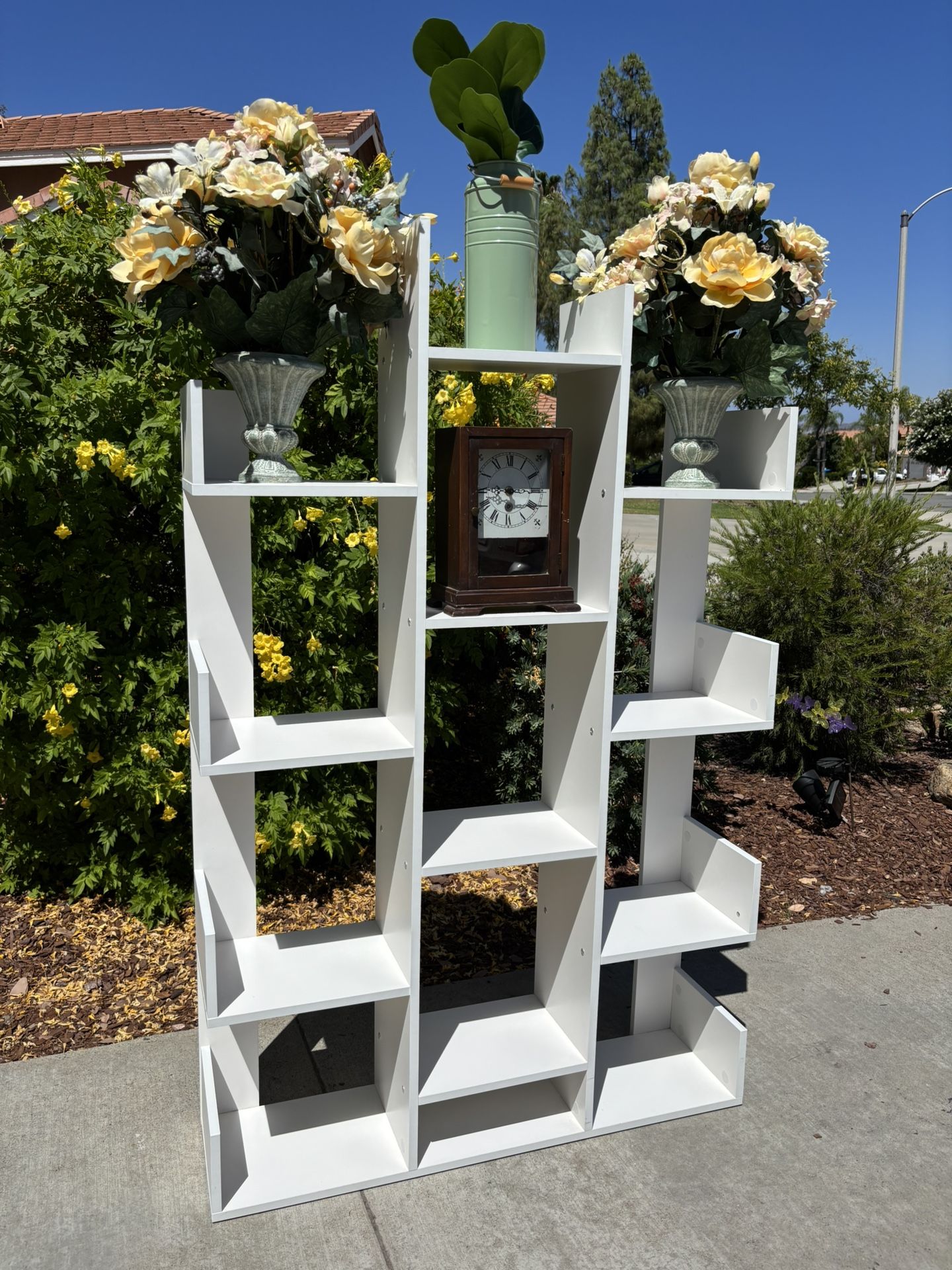 White Geometric Modern 13 Shelf Bookcase Excellent Condition