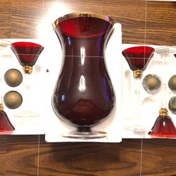 Red Hurricane and 6 candle holders 