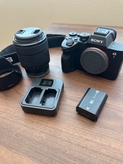 Sony 7 IV w/lens and battery
