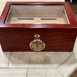 Cigar humidor In Great Condition 