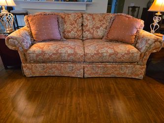 Coordinating Sofa + 2 Chairs + 2 Deorative Pillows 

Excellent Condition –