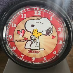 A snoopy wall clock