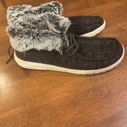 Woman’s Hey Dude High Top Sneakers Shipping Available 