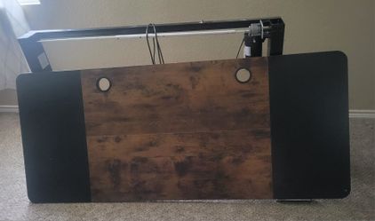 Free Desk (MUST READ AD)