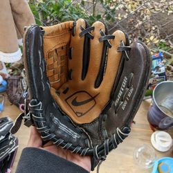 Baseball Glove 🥊