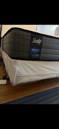 Sealy Full Sized Mattress With Box Spring