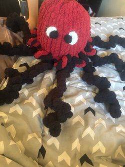 Handmade chunky yarn octopus